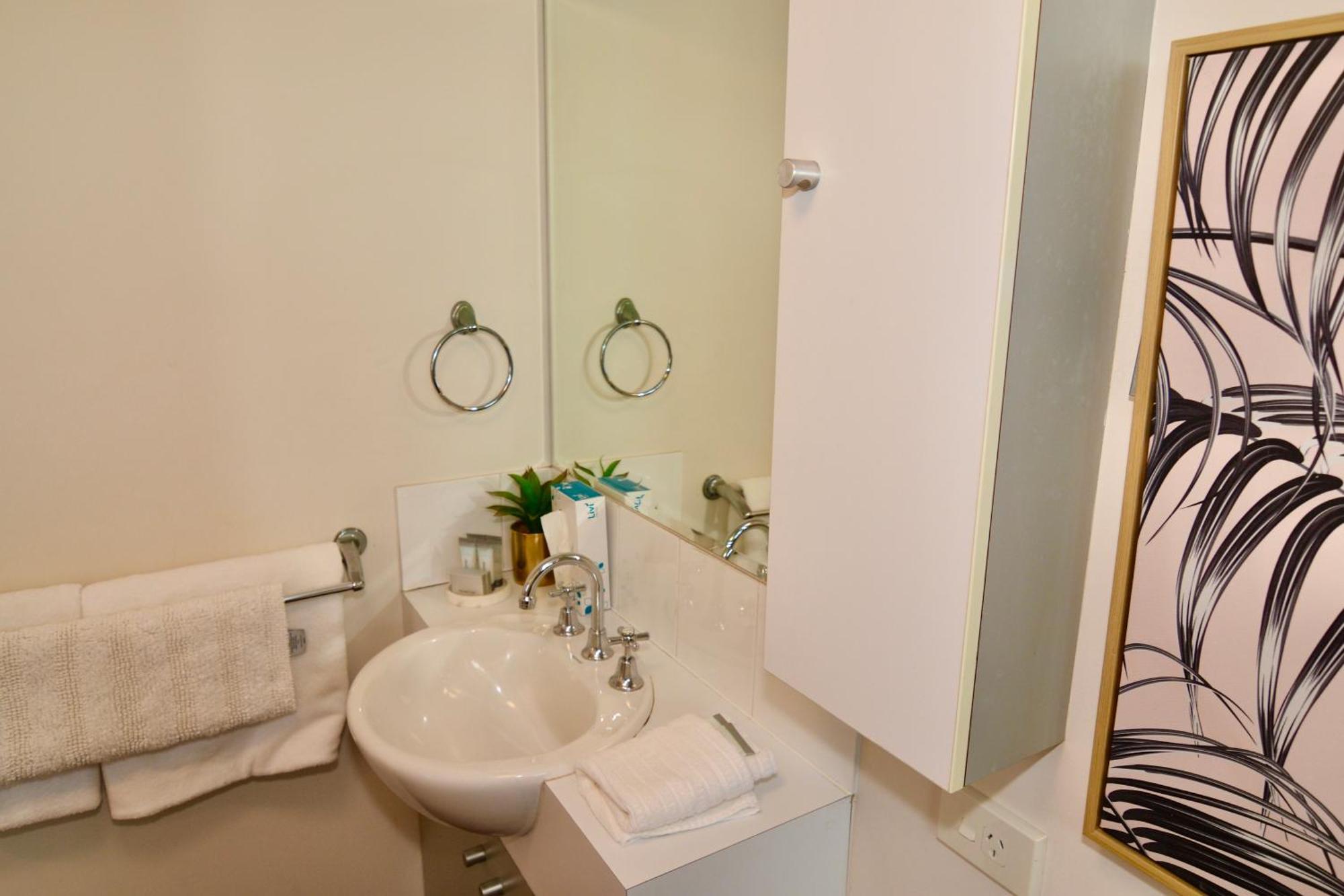 City Stadium Apartment On The Riverfront Townsville Bagian luar foto