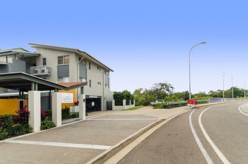 City Stadium Apartment On The Riverfront Townsville Bagian luar foto